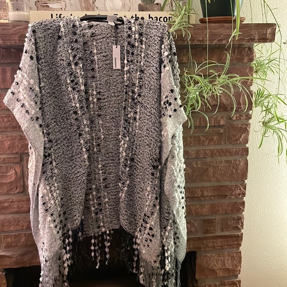 Cozy Shawl - Picture 2 of 7